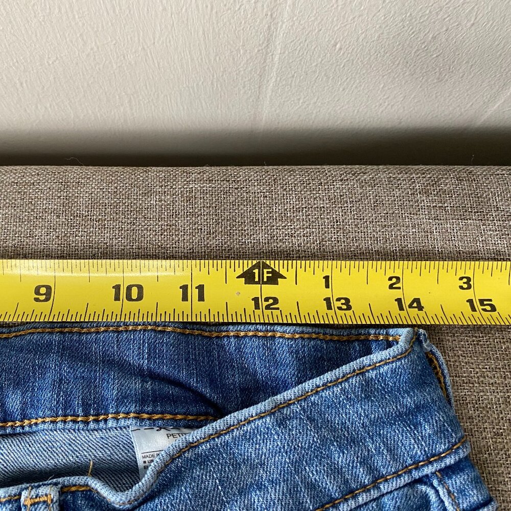 Banana Republic PETITE Curvy Girlfriend Denim Jeans Women's 6P Blue Distressed - Picture 10 of 14